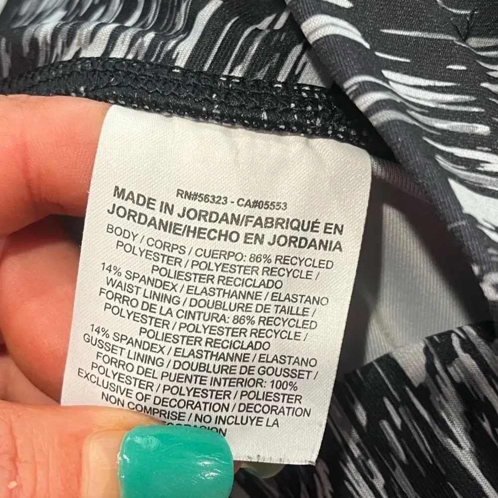 Nike Leggings Dri Fit Capri Athletic Yoga Gym Geometric Black Gray Size Small